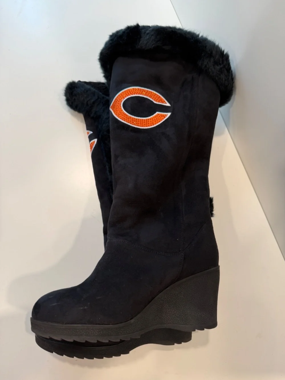 NEW CUCE NFL Chicago Bears Rhinestone Faux Fur Wedge Boots Black Size 10 in Box